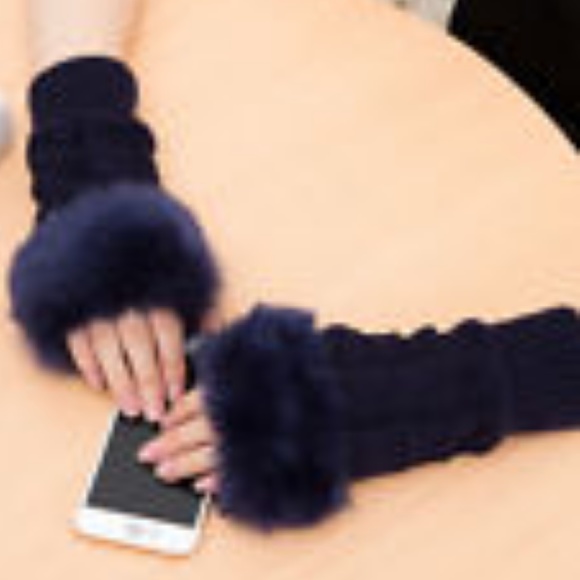 Mod Me Over Accessories - NWT Navy Blue Knit W/ Fur Fingerless Gloves